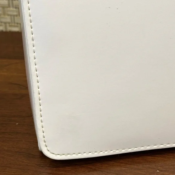 🌟HP🌟VTG 1970s-80s White Vinyl Structured Bag with Acrylic Tortoise Handle Chain - Picture 12 of 16